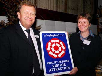 Mike Bedingfield presents Didoct Railway Centre's Ann Middleton with a plaque. 