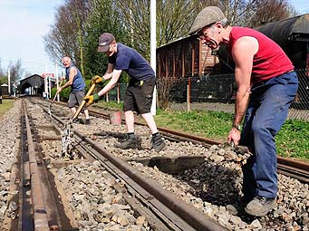 Maintaining the Mixed Gauge